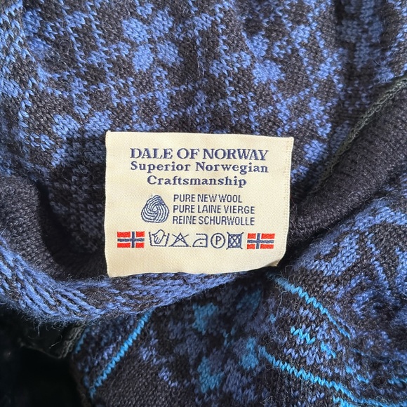 Dale of Norway | Cardigan Sweater - Floral Wool - Picture 8 of 12